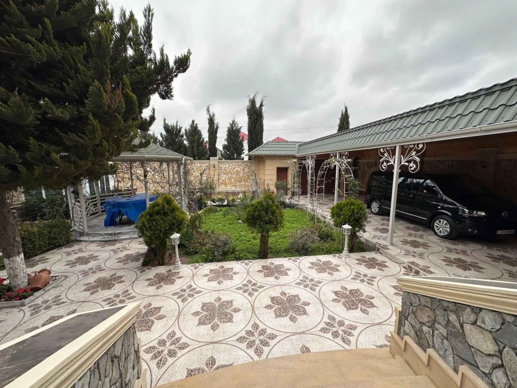 Satılır 7 otaqlı həyət evi 220 m²