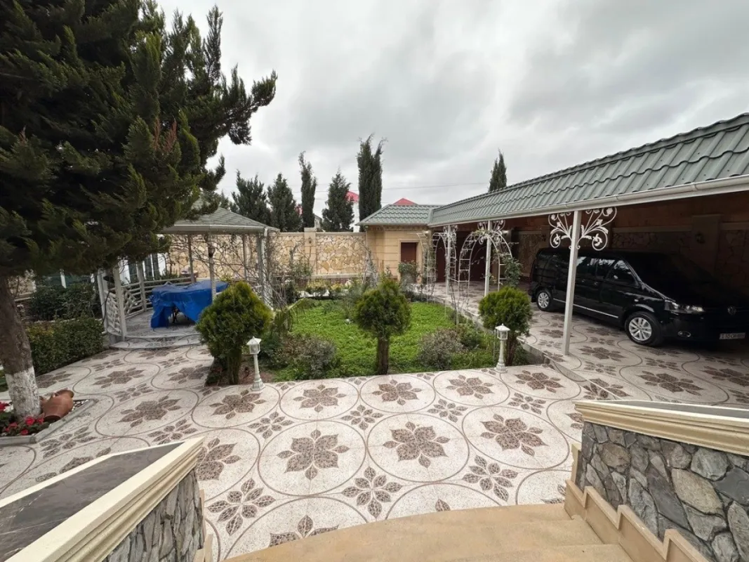 Satılır 7 otaqlı həyət evi 220 m²
