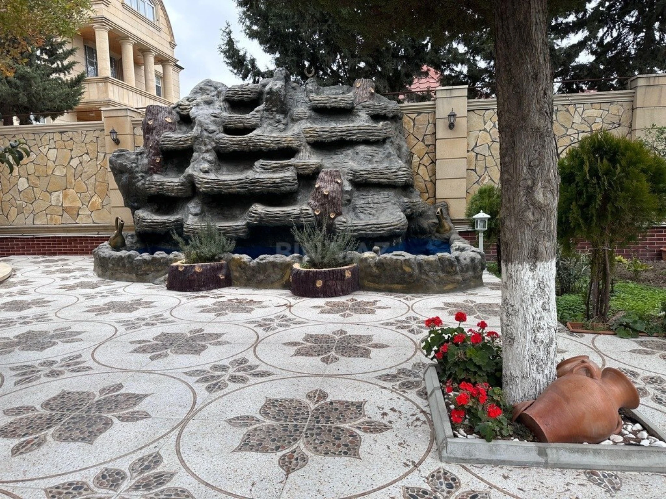 Satılır 7 otaqlı həyət evi 220 m²