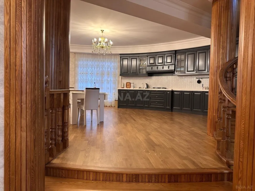 Satılır 7 otaqlı həyət evi 220 m²