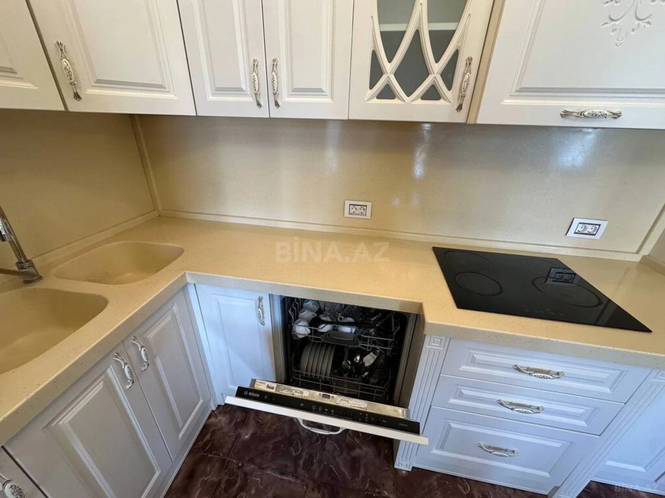 Kirayə verilir 3 otaqlı mənzil 115 m²