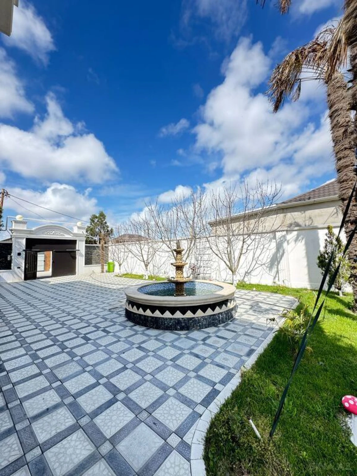 Satılır 6 otaqlı həyət evi 500 m²