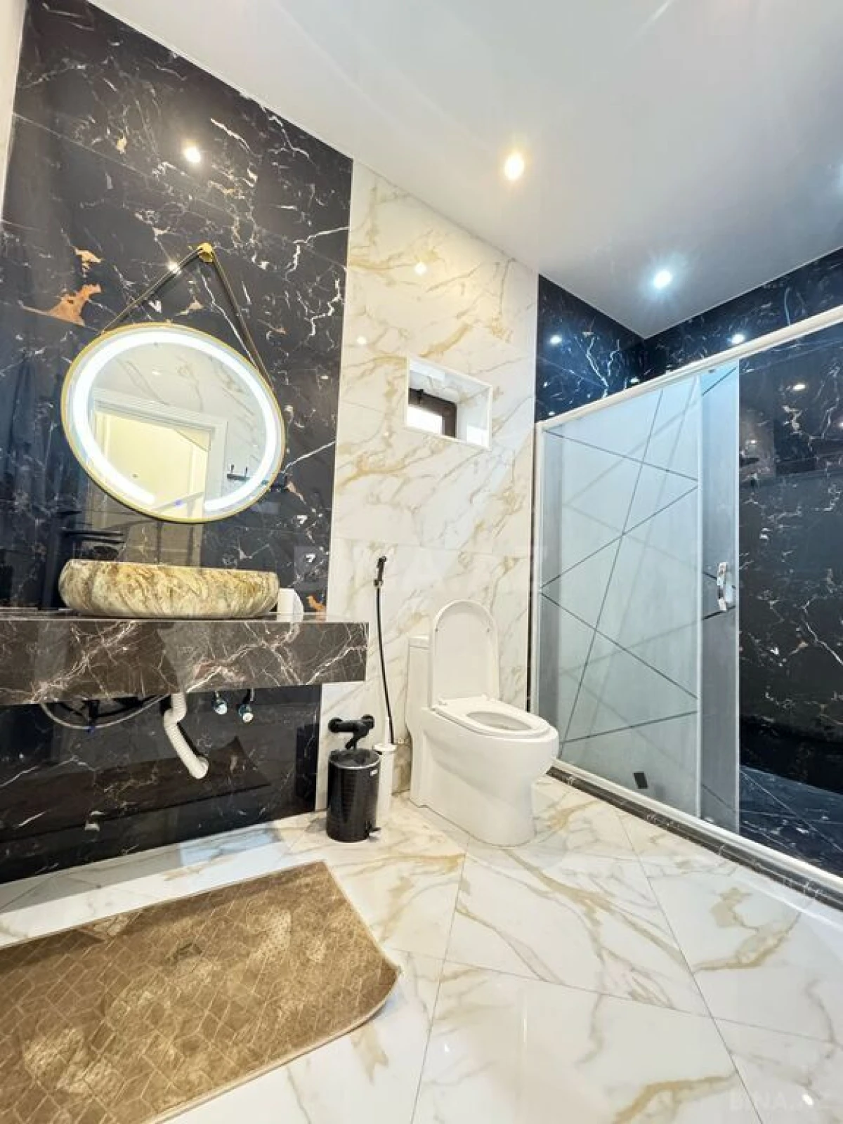 Satılır 6 otaqlı həyət evi 500 m²