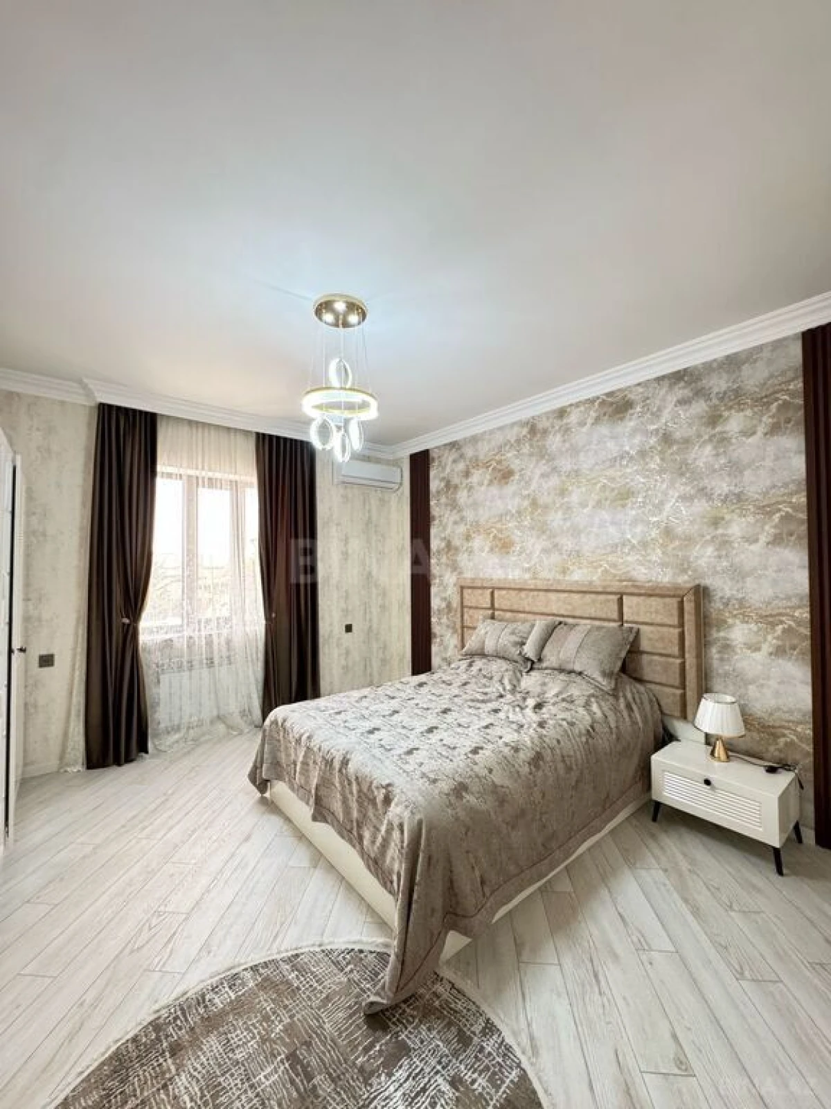 Satılır 6 otaqlı həyət evi 500 m²