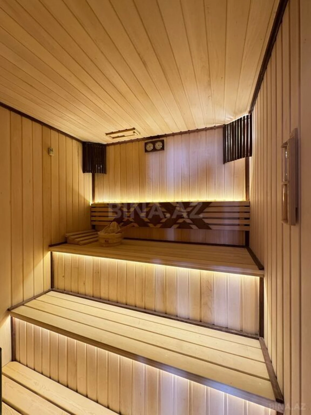 Satılır 6 otaqlı həyət evi 500 m²