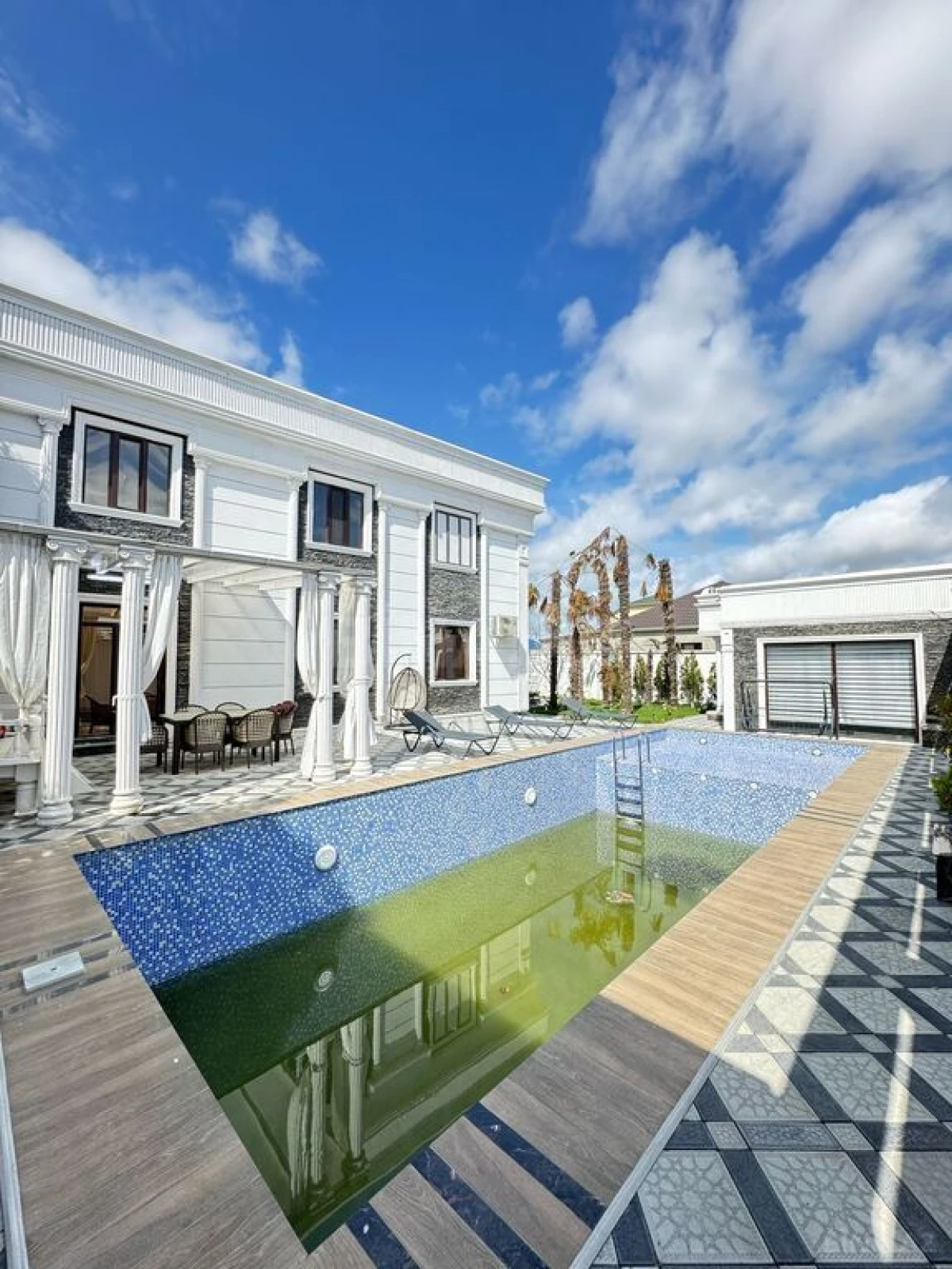 Satılır 6 otaqlı həyət evi 500 m²