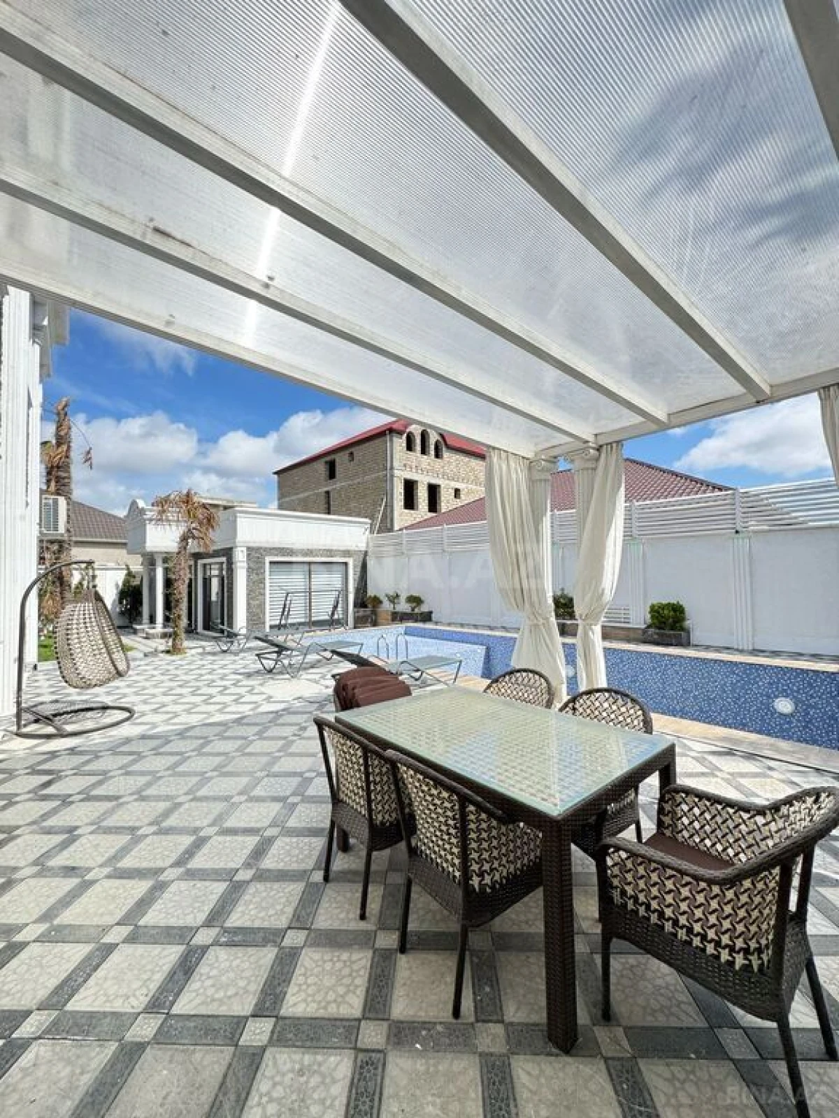 Satılır 6 otaqlı həyət evi 500 m²