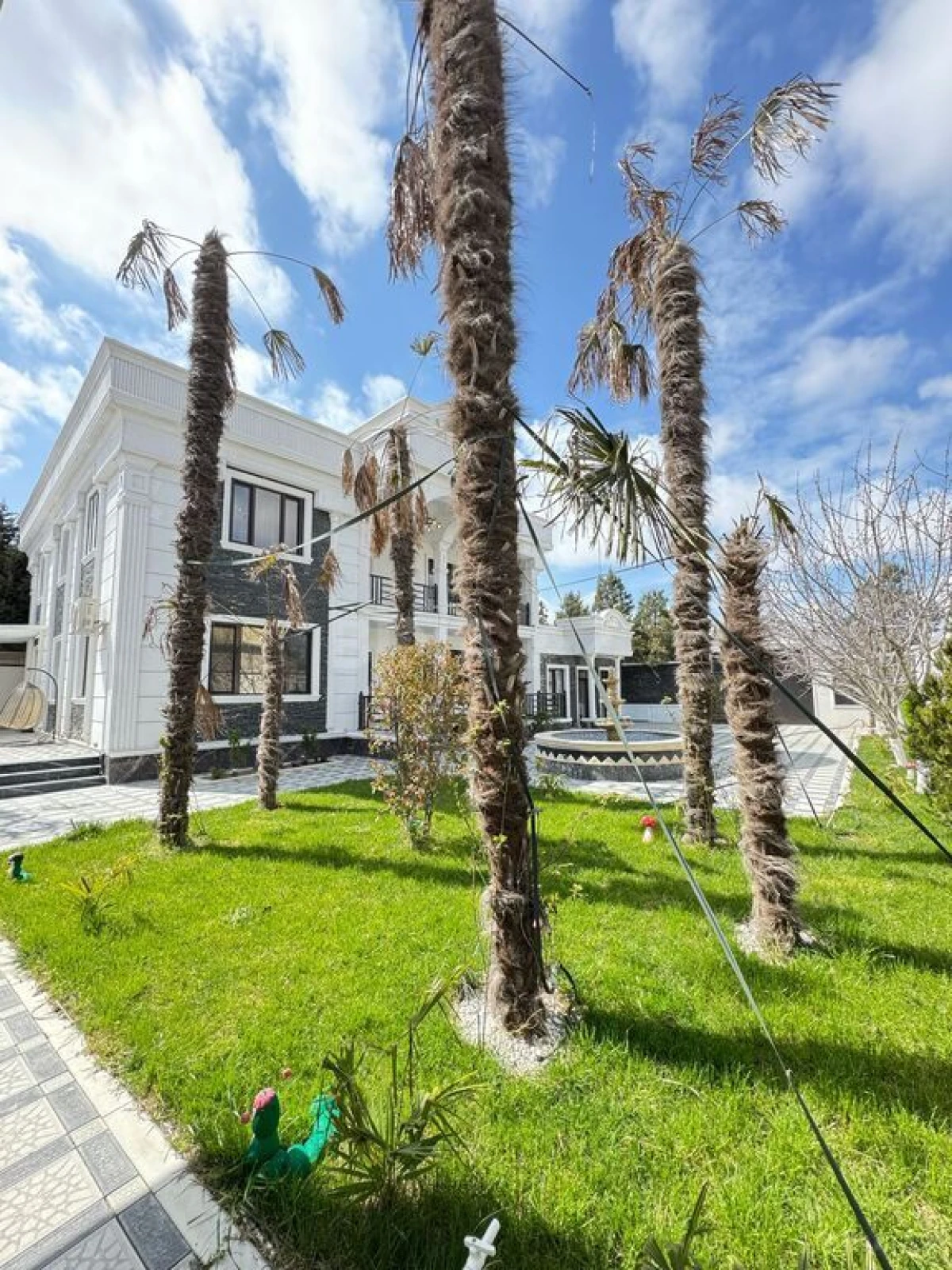 Satılır 6 otaqlı həyət evi 500 m²