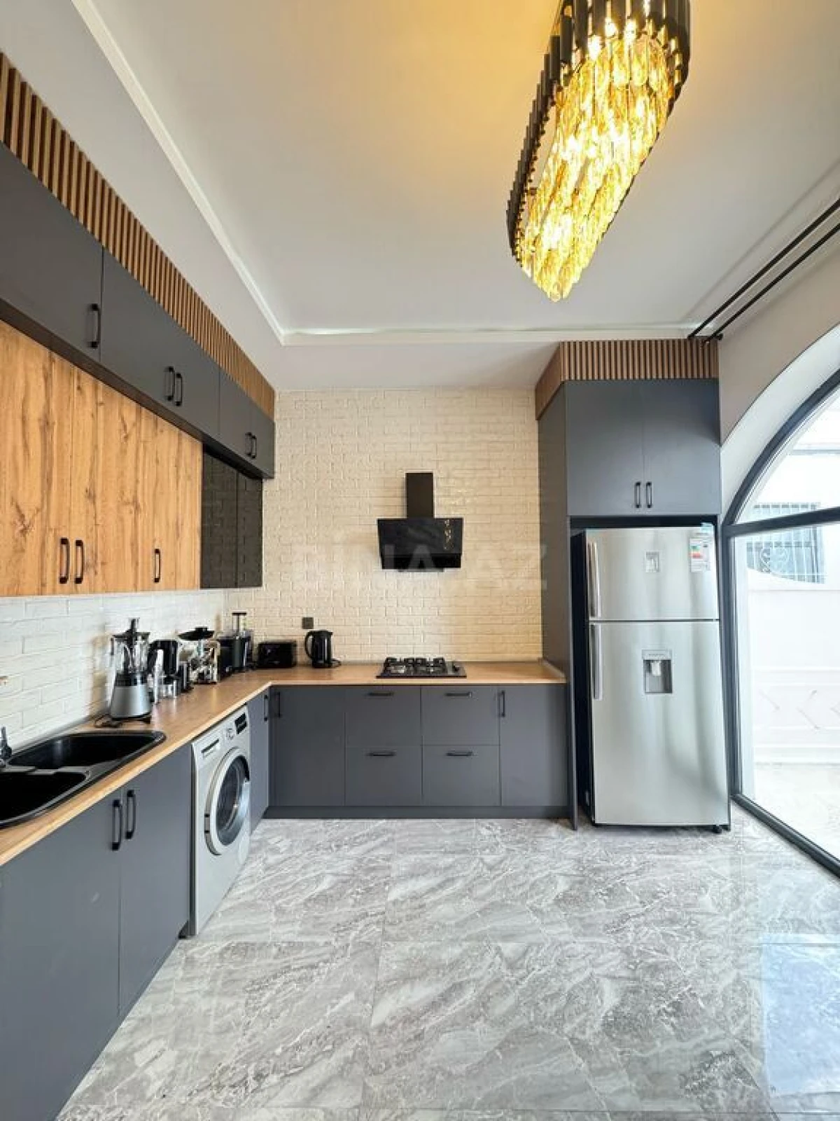 Satılır 5 otaqlı həyət evi 260 m²