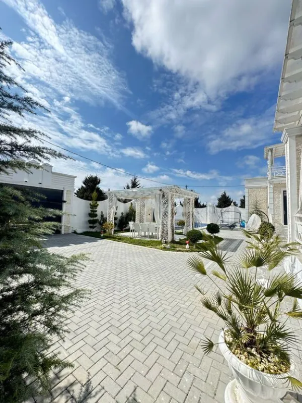 Satılır 5 otaqlı həyət evi 260 m²