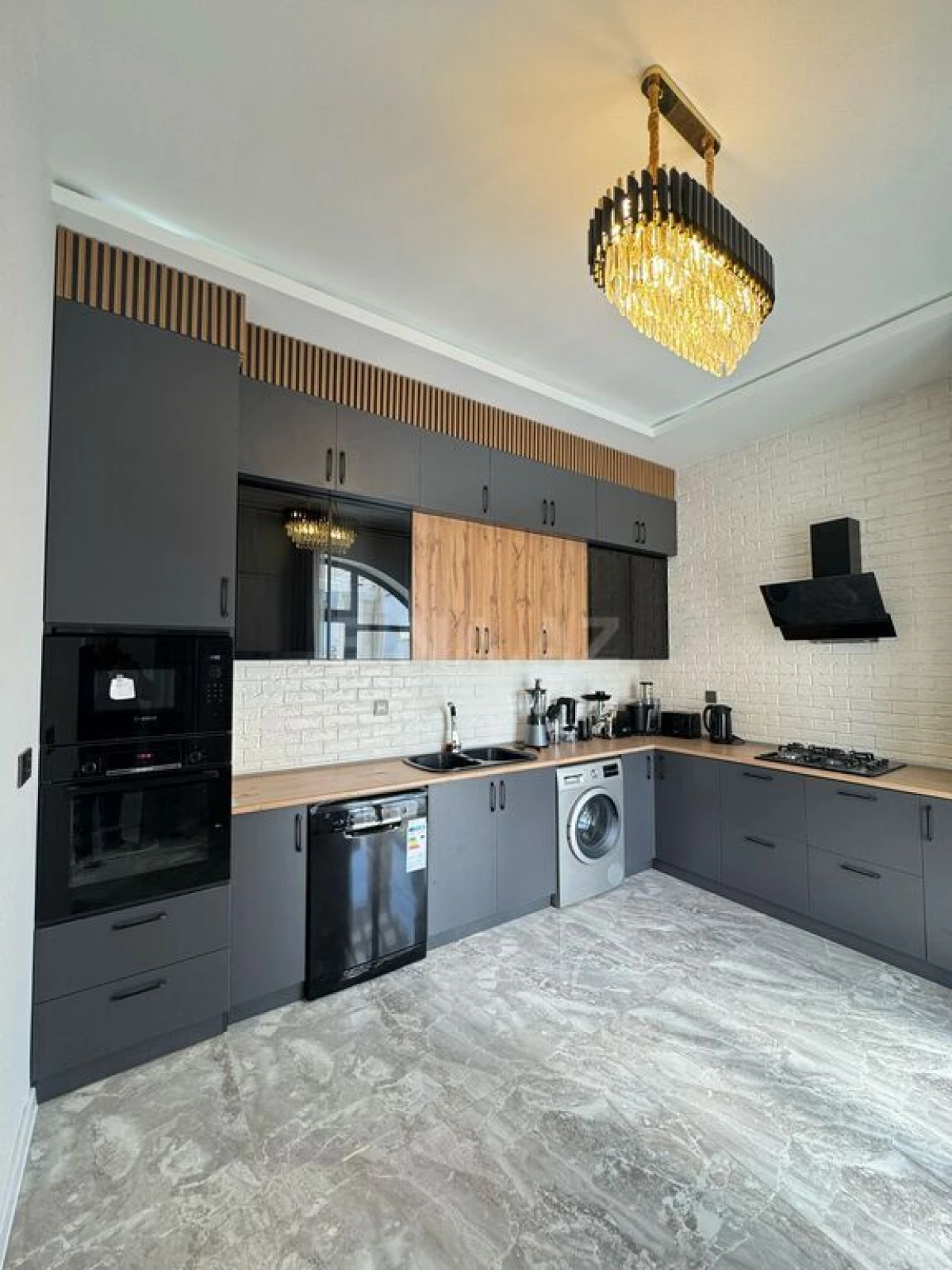 Satılır 5 otaqlı həyət evi 260 m²