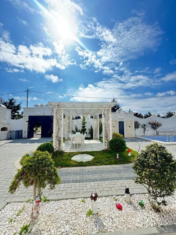 Satılır 5 otaqlı həyət evi 260 m²