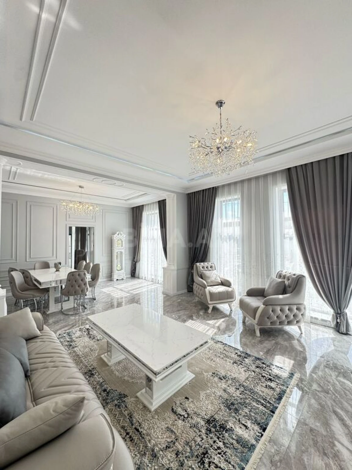 Satılır 5 otaqlı həyət evi 260 m²