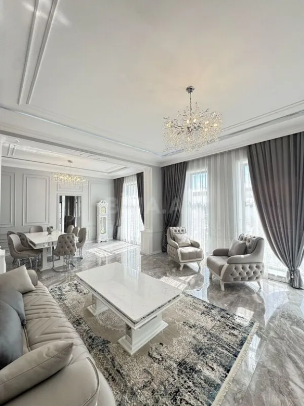 Satılır 5 otaqlı həyət evi 260 m²