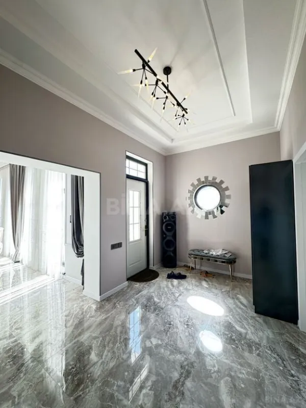 Satılır 5 otaqlı həyət evi 260 m²