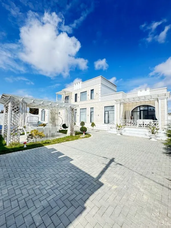 Satılır 5 otaqlı həyət evi 260 m²