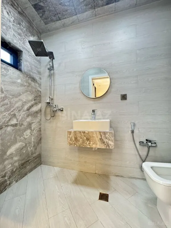 Satılır 5 otaqlı həyət evi 260 m²