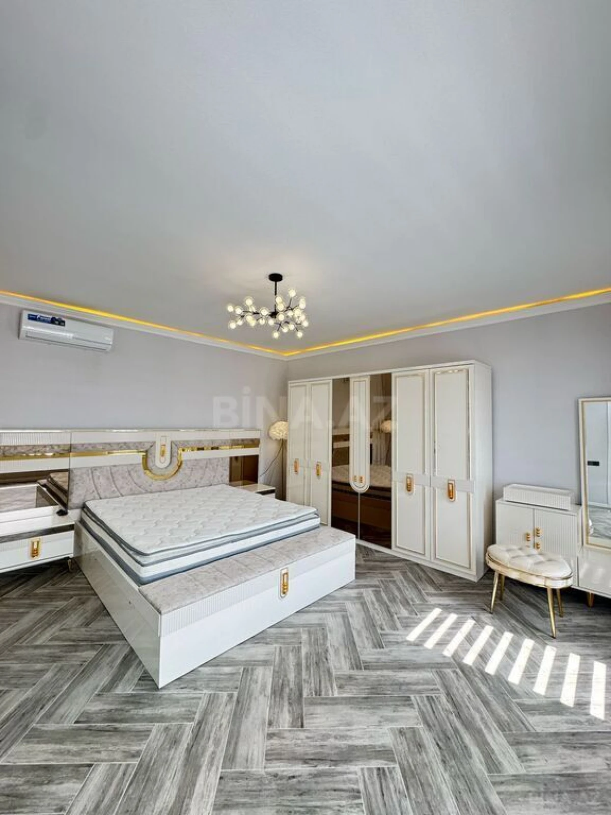 Satılır 5 otaqlı həyət evi 260 m²