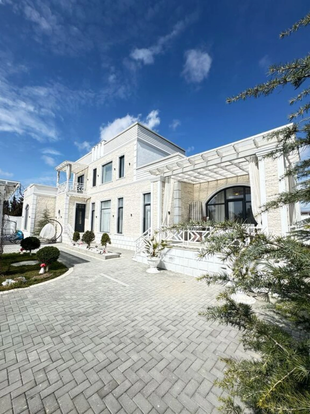 Satılır 5 otaqlı həyət evi 260 m²