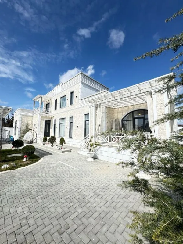 Satılır 5 otaqlı həyət evi 260 m²