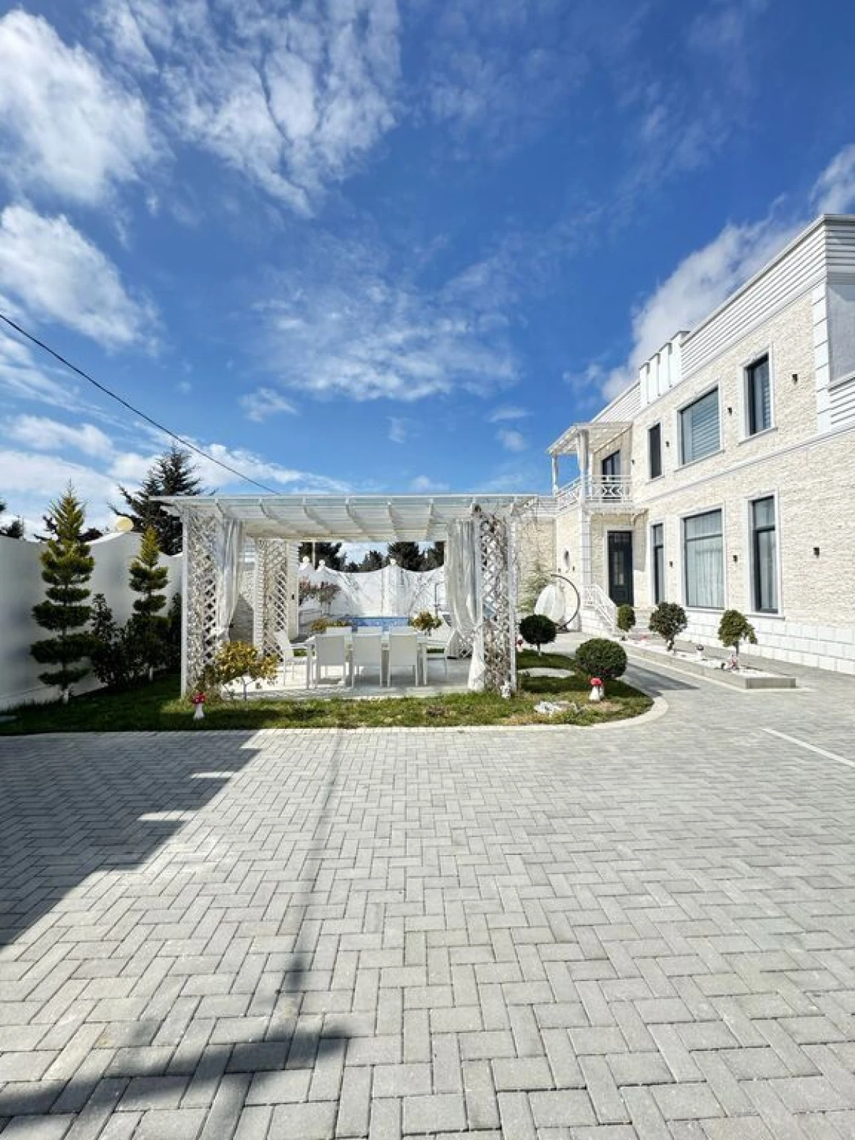 Satılır 5 otaqlı həyət evi 260 m²