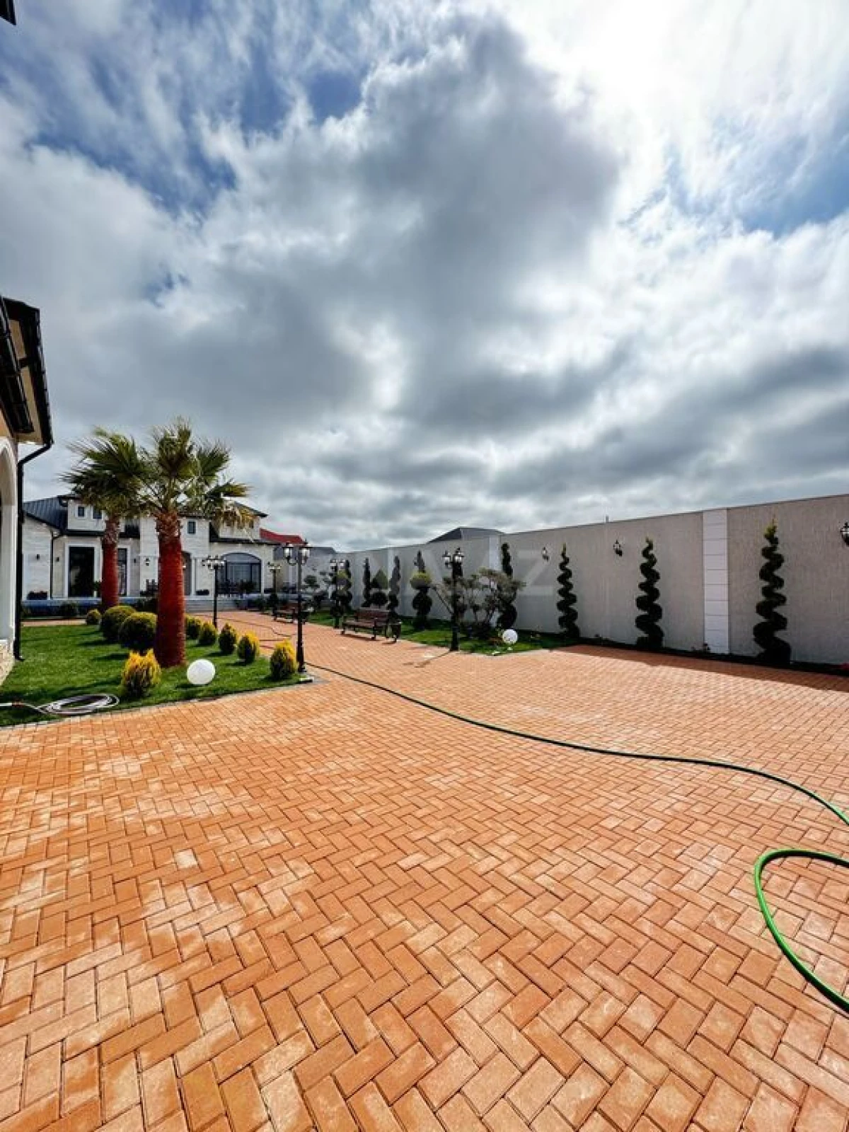 Satılır 6 otaqlı həyət evi 400 m²