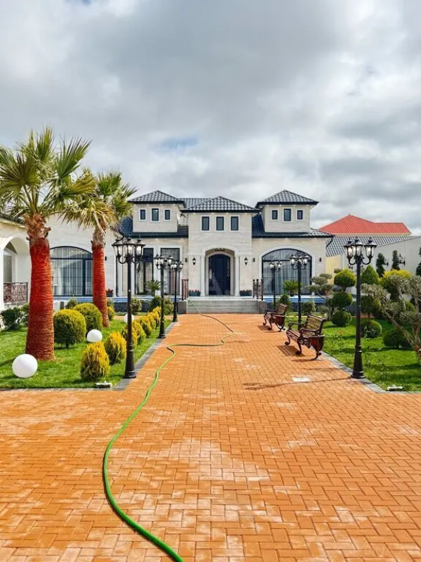Satılır 6 otaqlı həyət evi 400 m²