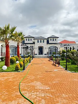 Satılır 6 otaqlı həyət evi 400 m²