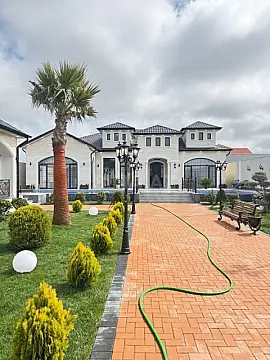 Satılır 6 otaqlı həyət evi 400 m²