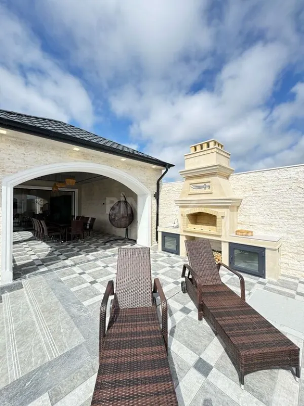 Satılır 6 otaqlı həyət evi 400 m²