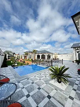 Satılır 6 otaqlı həyət evi 400 m²