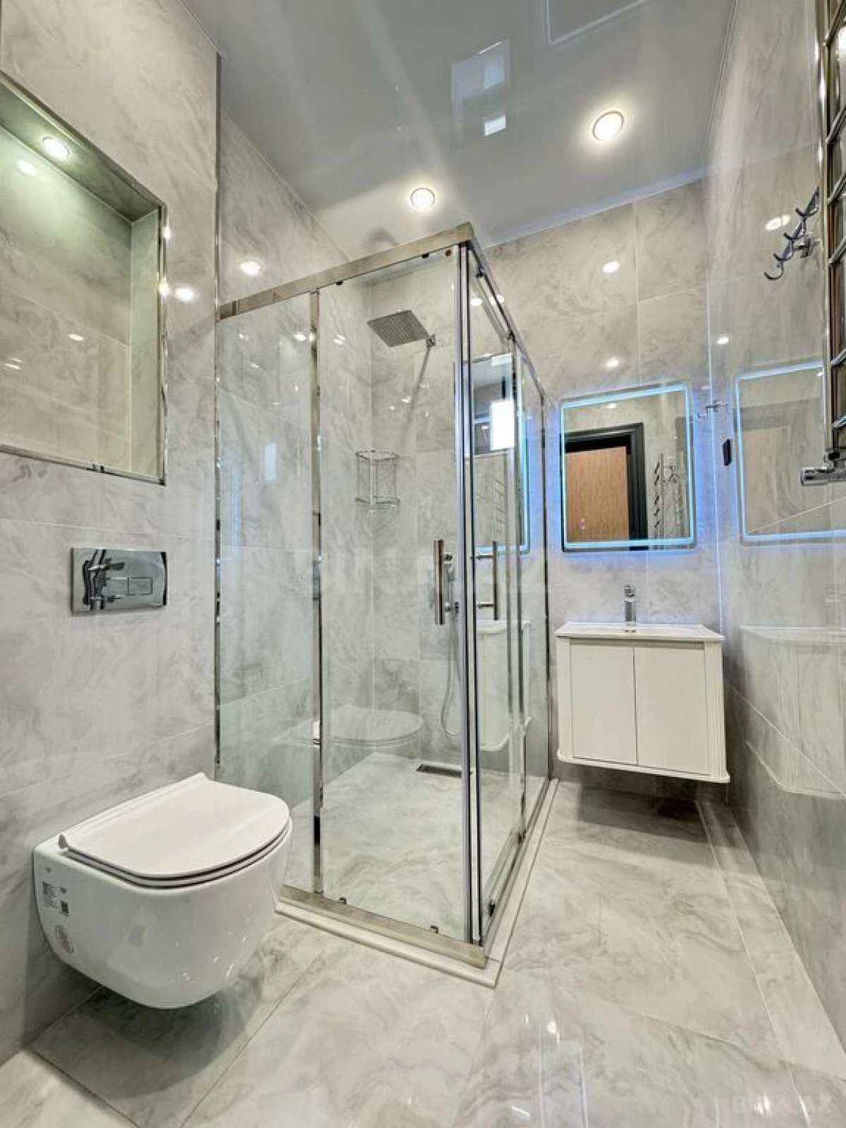 Satılır 6 otaqlı həyət evi 400 m²