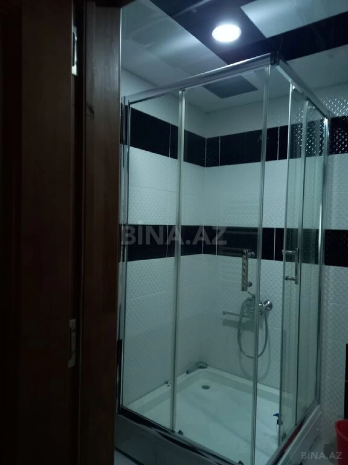 Satılır 3 otaqlı mənzil 144 m²