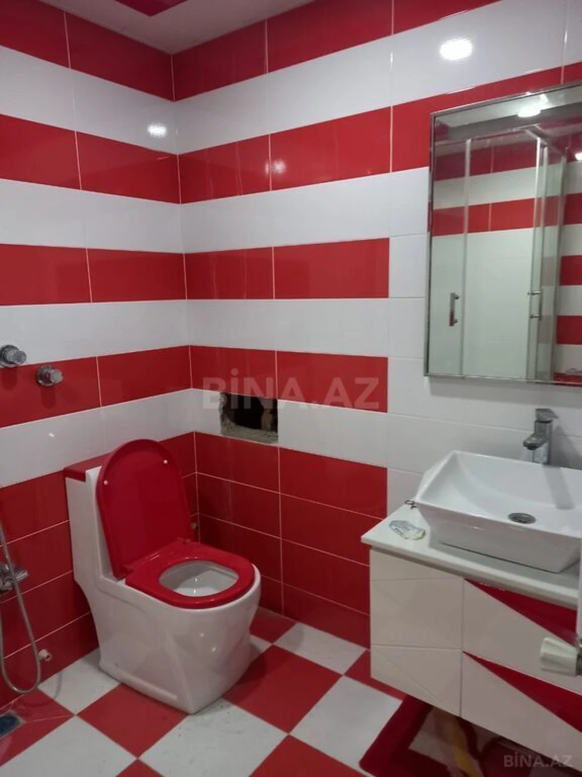 Satılır 3 otaqlı mənzil 144 m²