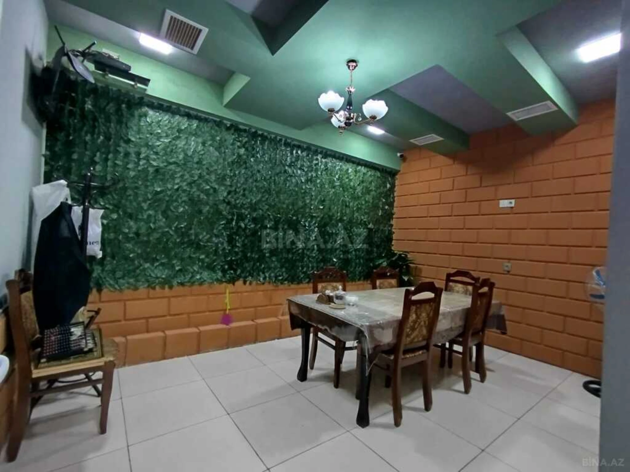 Satılır obyekt 260 m²