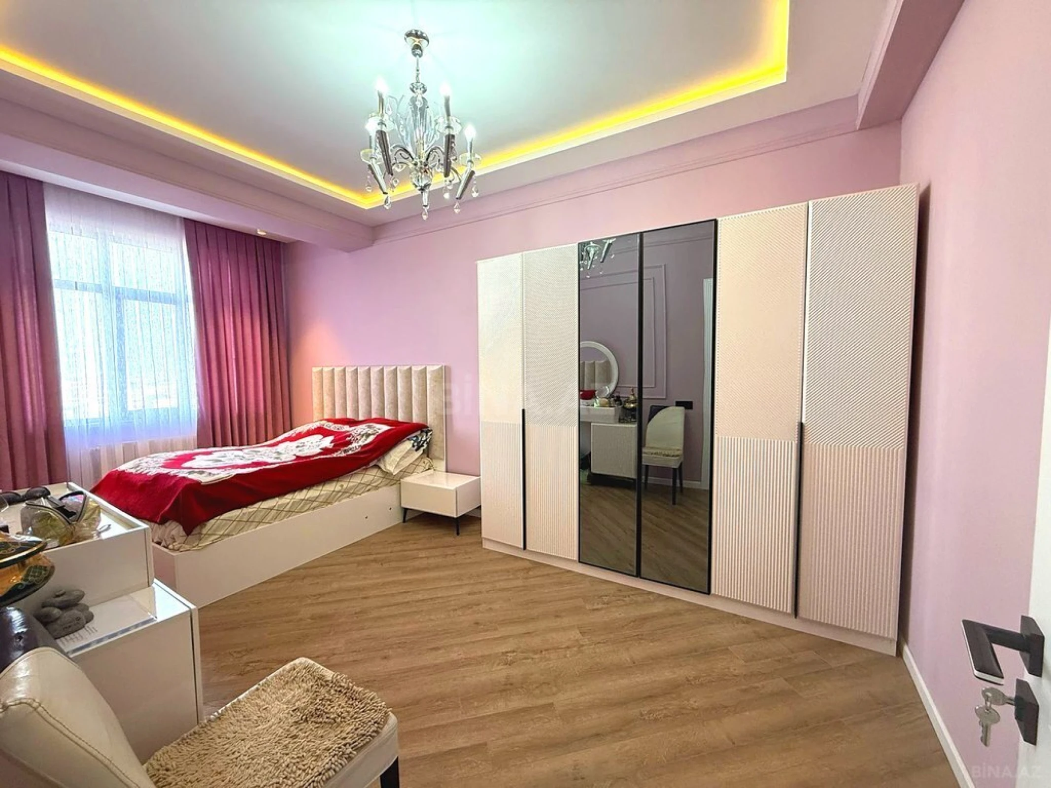 Satılır 2 otaqlı mənzil 76.6 m²