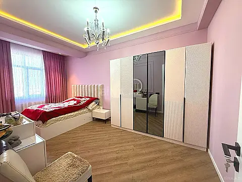 Satılır 2 otaqlı mənzil 76.6 m²