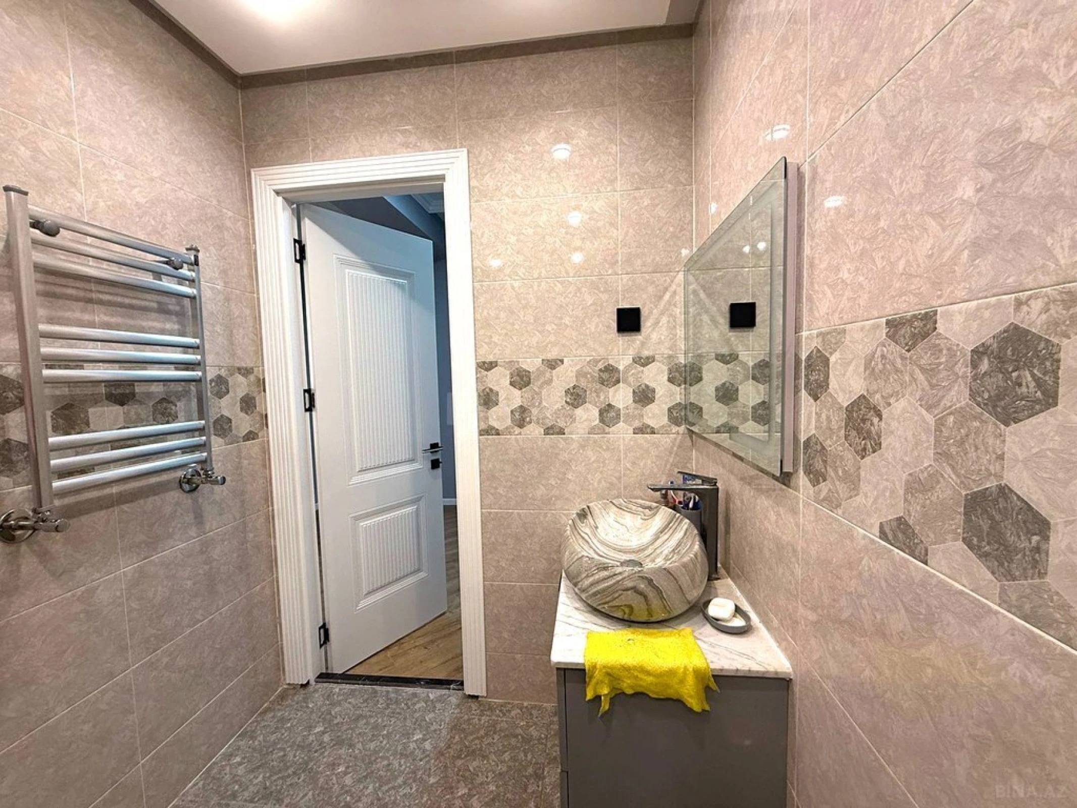 Satılır 2 otaqlı mənzil 76.6 m²