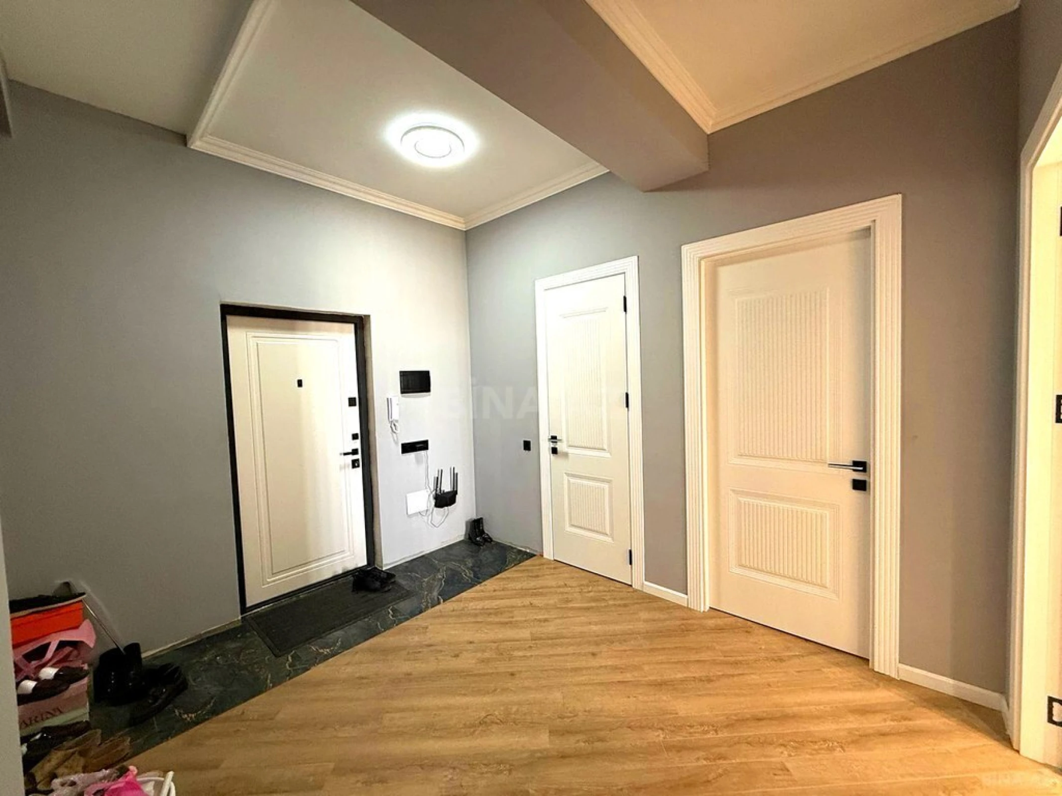 Satılır 2 otaqlı mənzil 76.6 m²