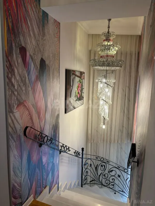 Satılır 4 otaqlı mənzil 170.5 m²