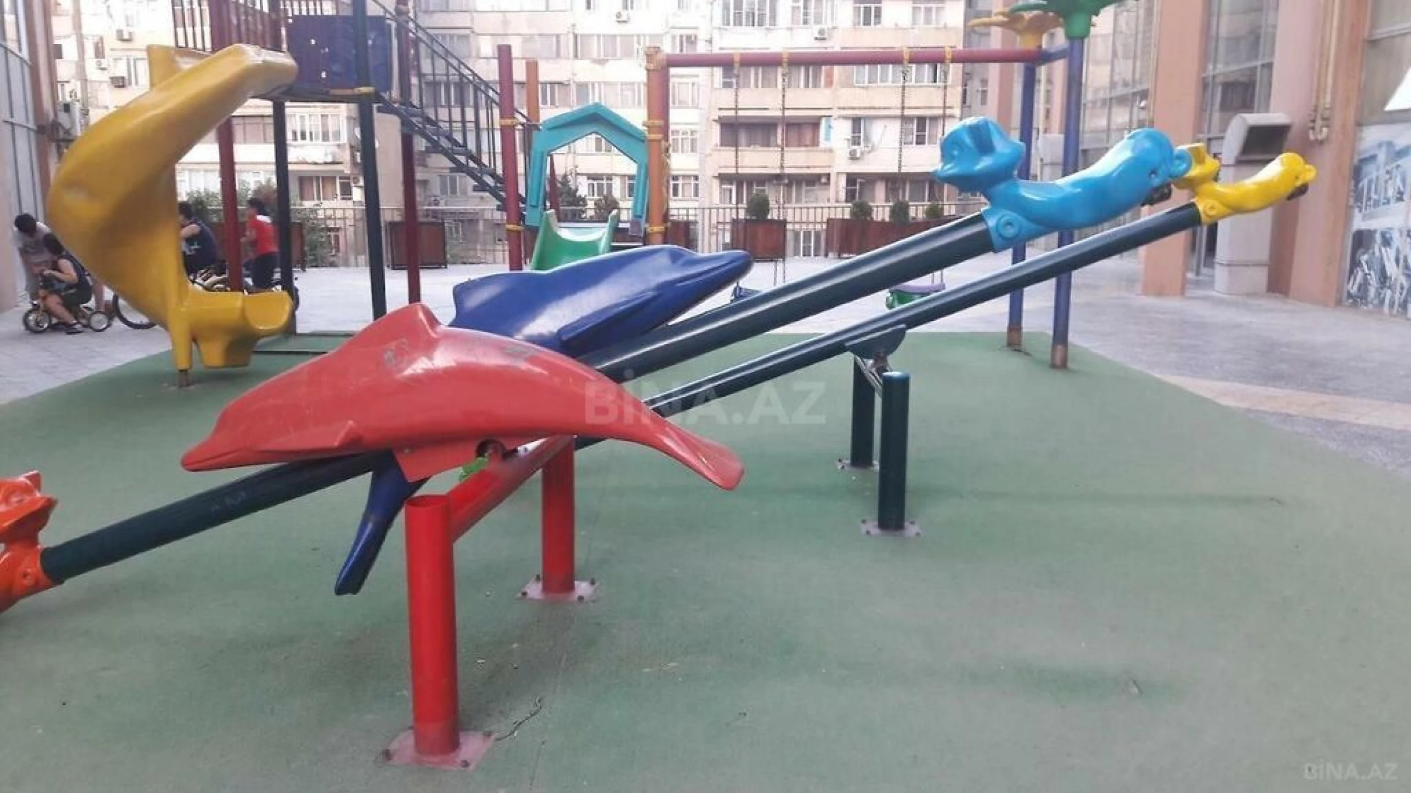 Satılır 4 otaqlı mənzil 170.5 m²