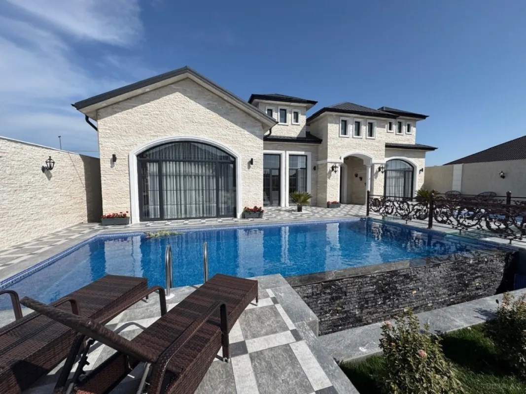 Satılır 5 otaqlı həyət evi 250 m²