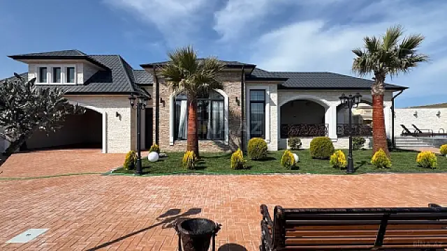 Satılır 5 otaqlı həyət evi 250 m²