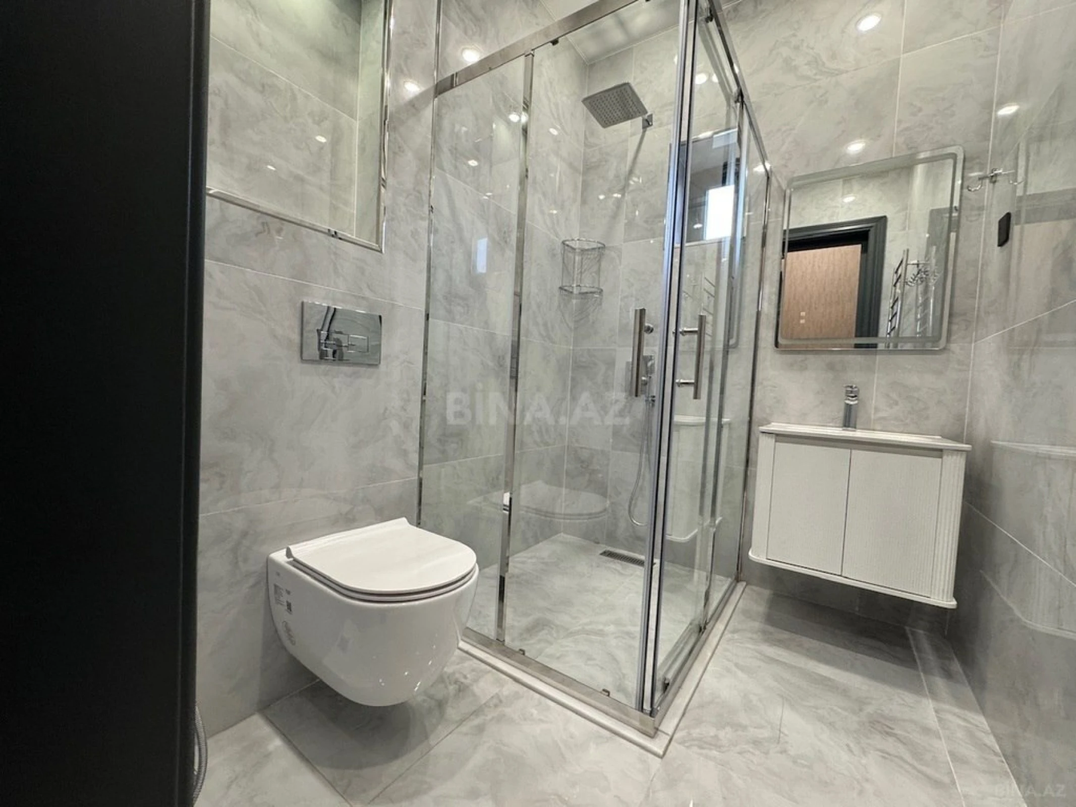 Satılır 5 otaqlı həyət evi 250 m²