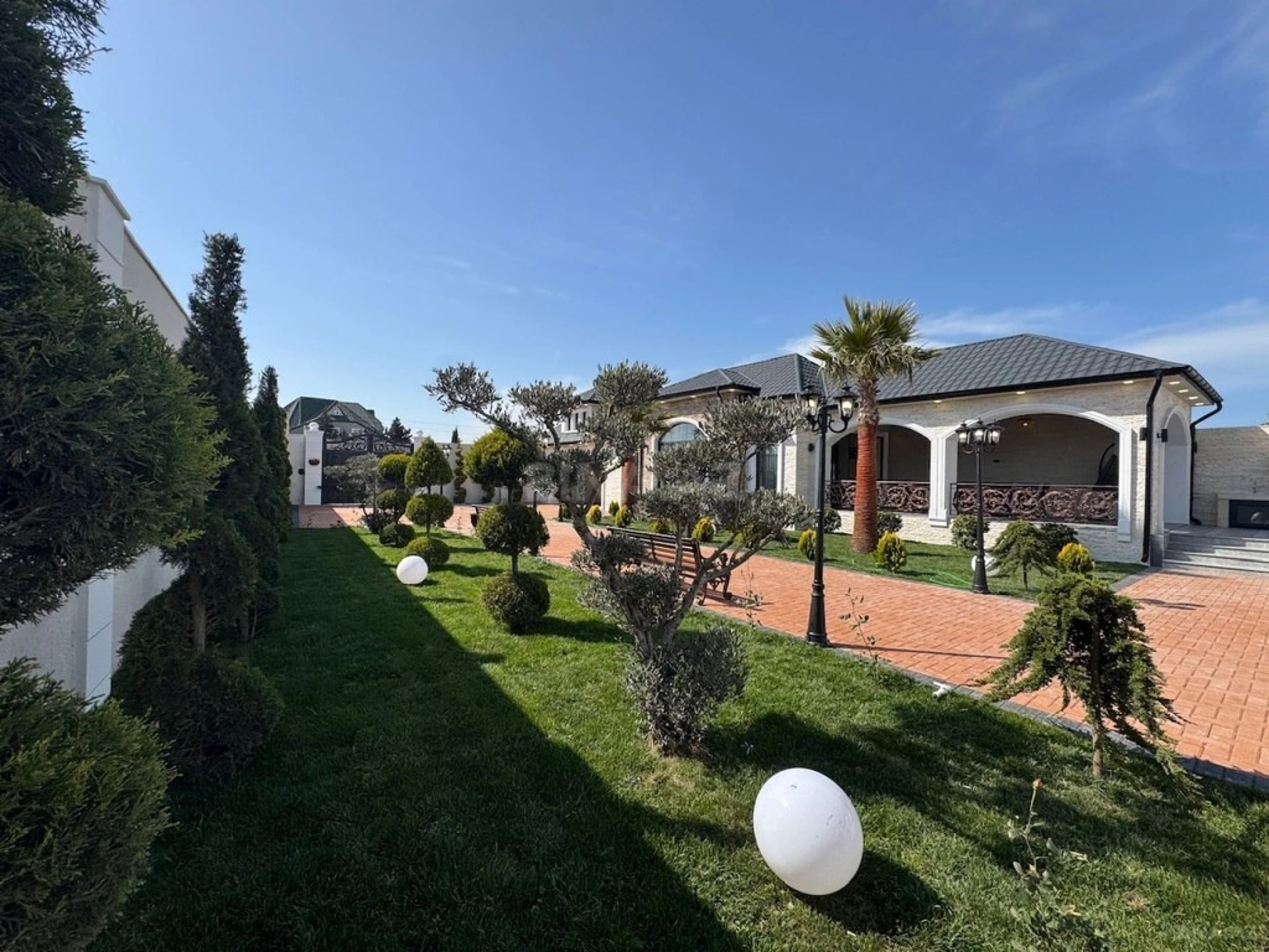 Satılır 5 otaqlı həyət evi 250 m²