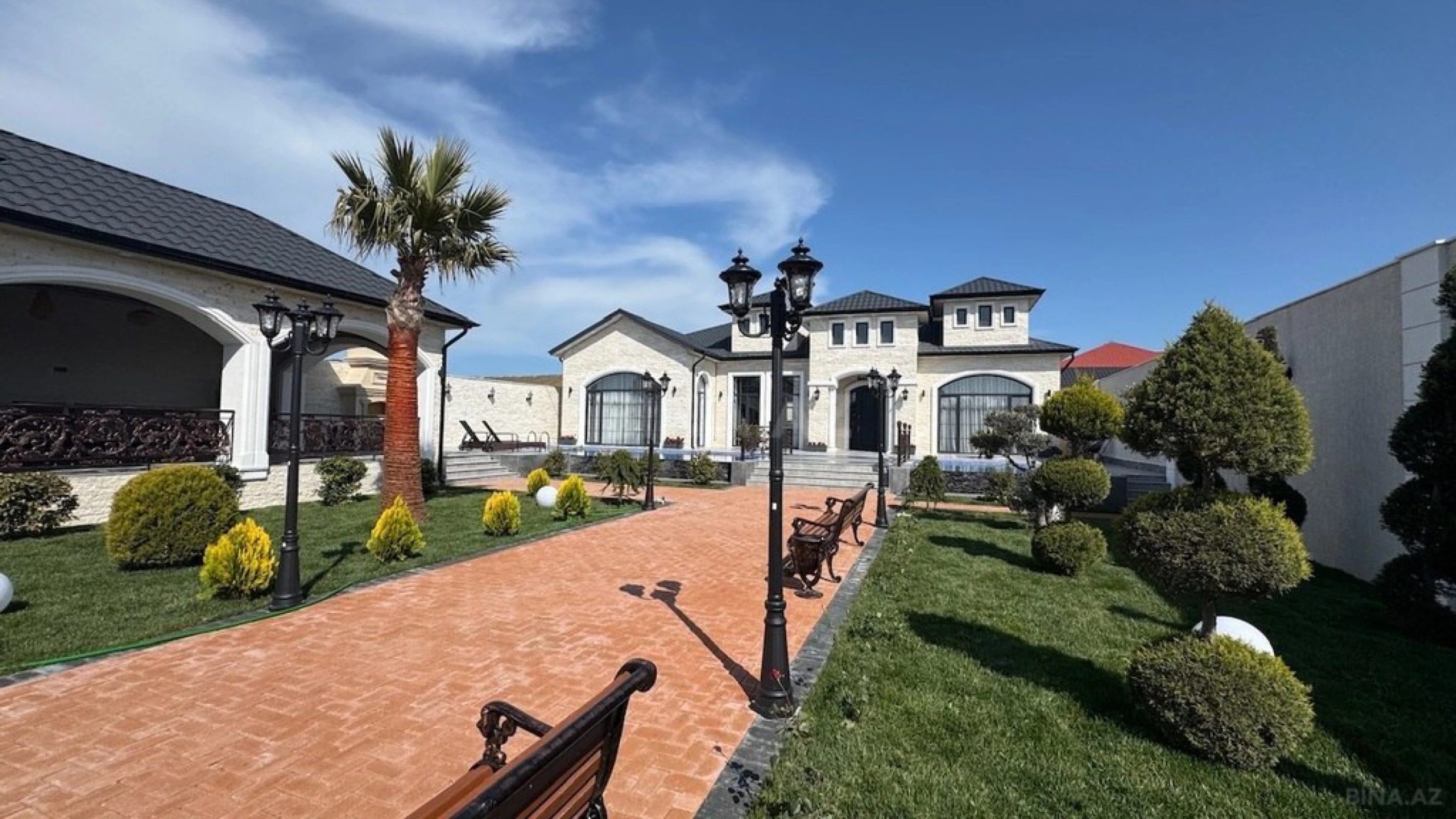 Satılır 5 otaqlı həyət evi 250 m²