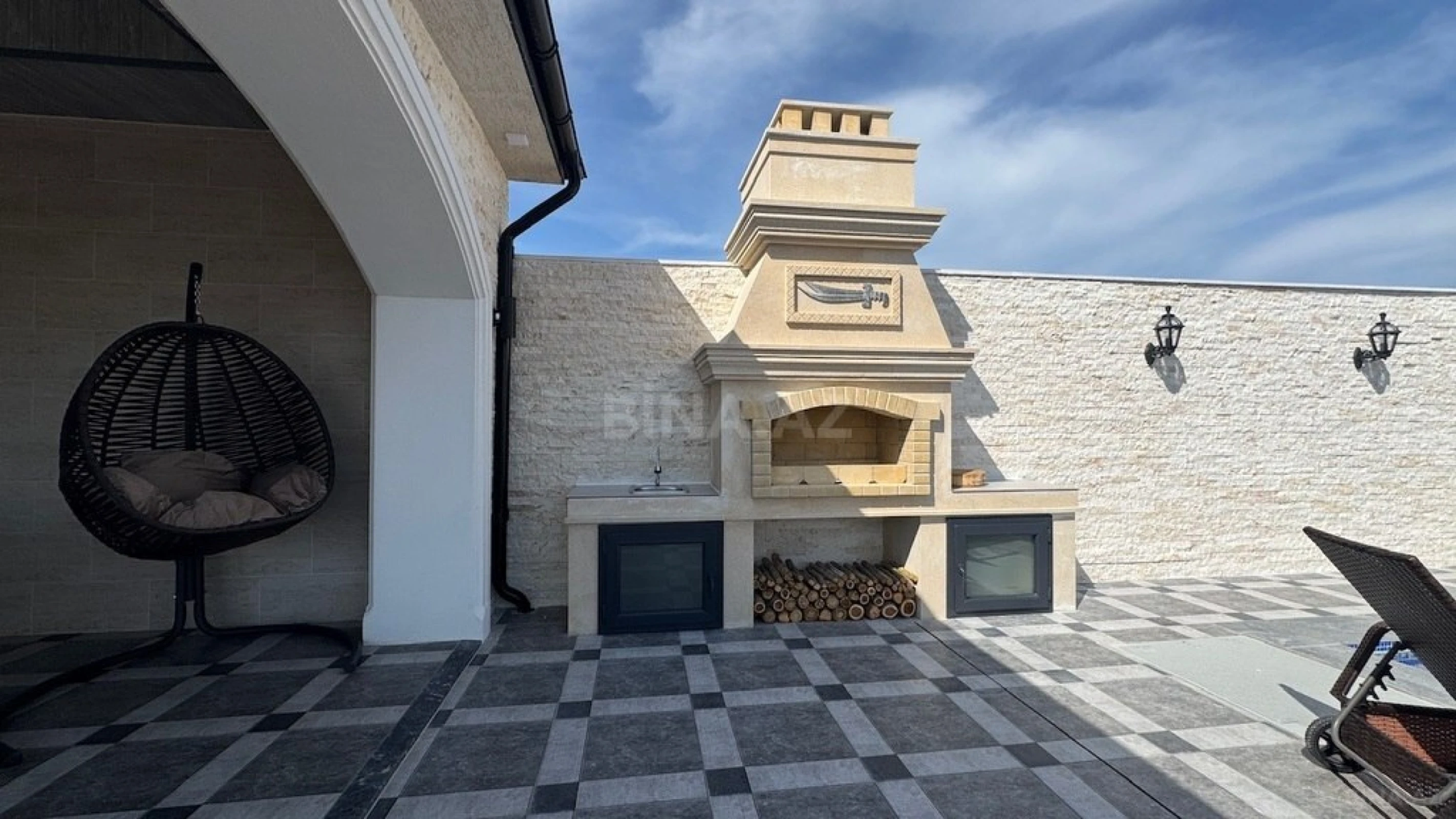 Satılır 5 otaqlı həyət evi 250 m²