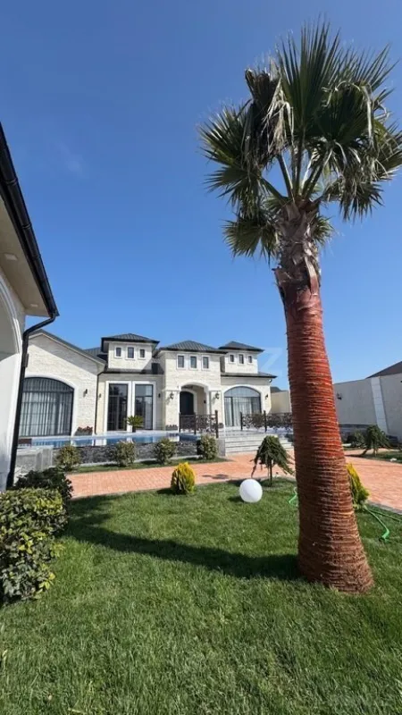 Satılır 5 otaqlı həyət evi 250 m²
