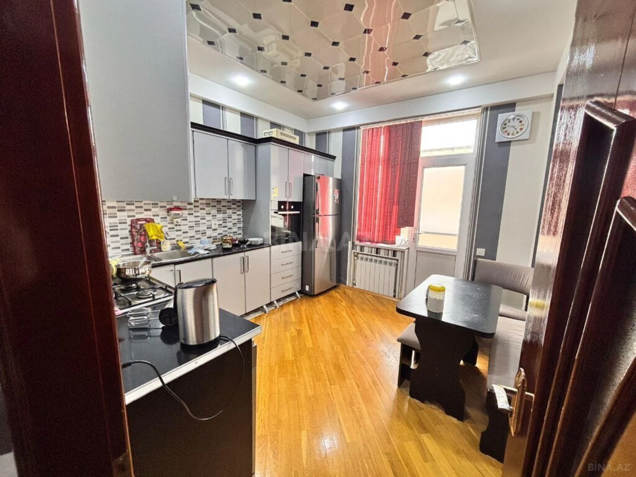 Satılır 3 otaqlı mənzil 98 m²