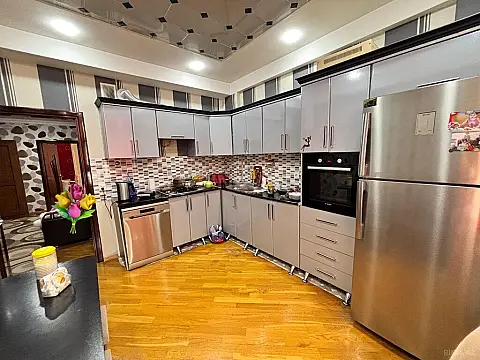 Satılır 3 otaqlı mənzil 98 m²